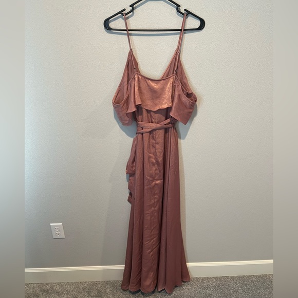 BEAUTIFUL Lulu’s gown. 🩷 - Picture 5 of 6